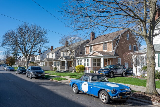 This beautiful row of single-family homes is typical in Sun Haven/Homestead Park.