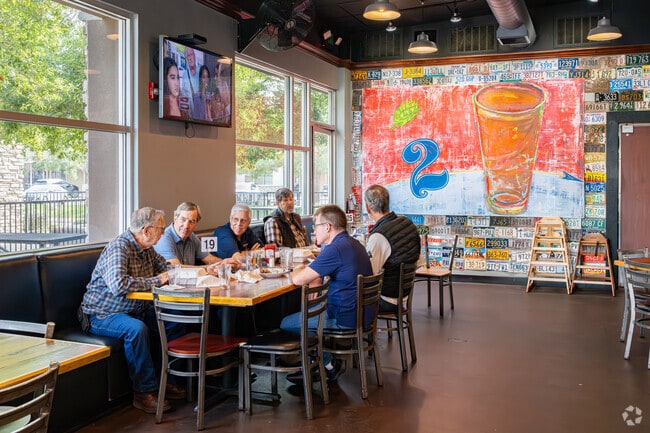 Friends gather for lunch and drinks at the Lengthwise Pub in Calloway Country.