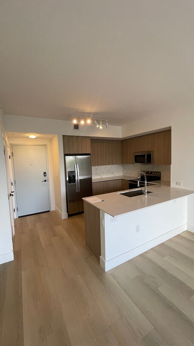 2448 NE 184th St Unit B7, North Miami Beach, FL 33160