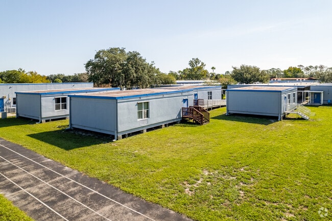 Lake Mary Elementary School has portable classrooms.