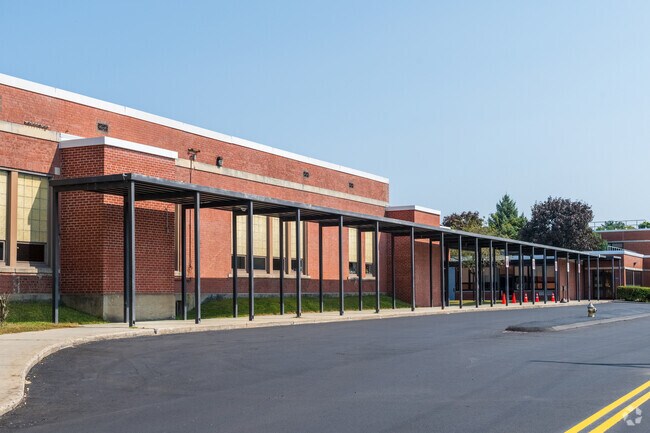 The student population of East Street Elementary School is 314.