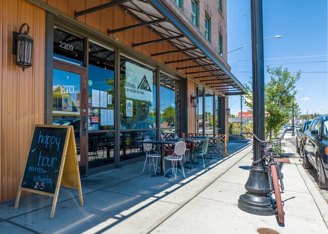 Elliots Urban Kitchen is highly recommended in the Emerson Garfield neighborhood.