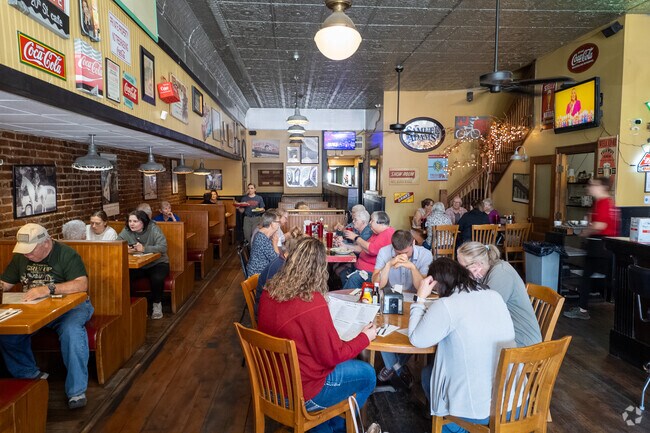 Osage residents spend their lunch at TelUWut.