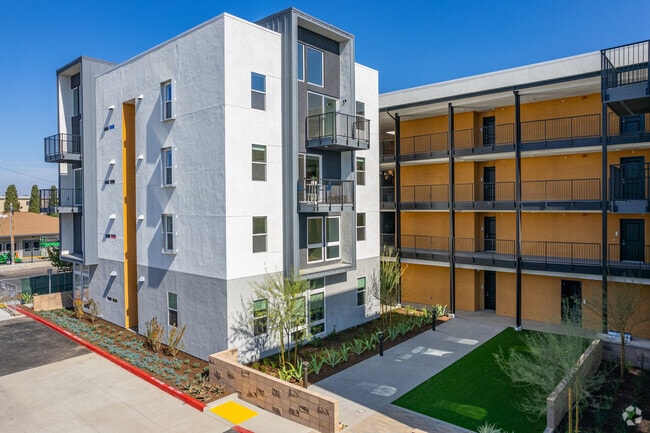 Azul Chula Vista, Chula Vista, CA 91911 - photo 2