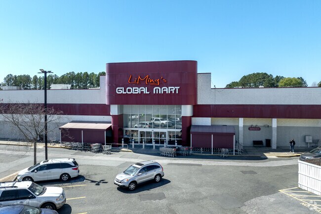 iL Ming’s Global Mart is a popular Asian market in South Square.