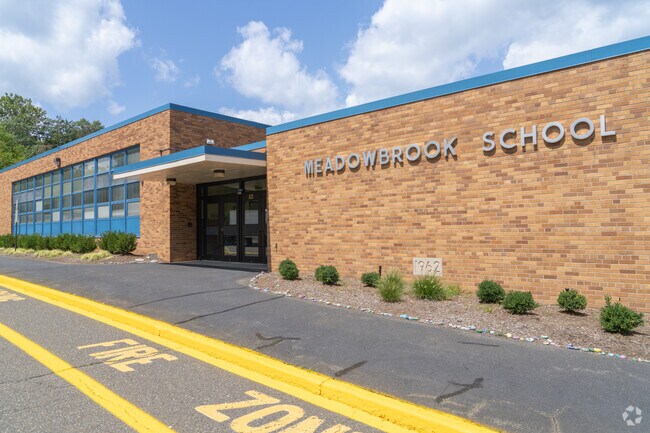 Meadowbrook Elementary has a 10:1 student-teacher ratio, providing more personalized attention for students.