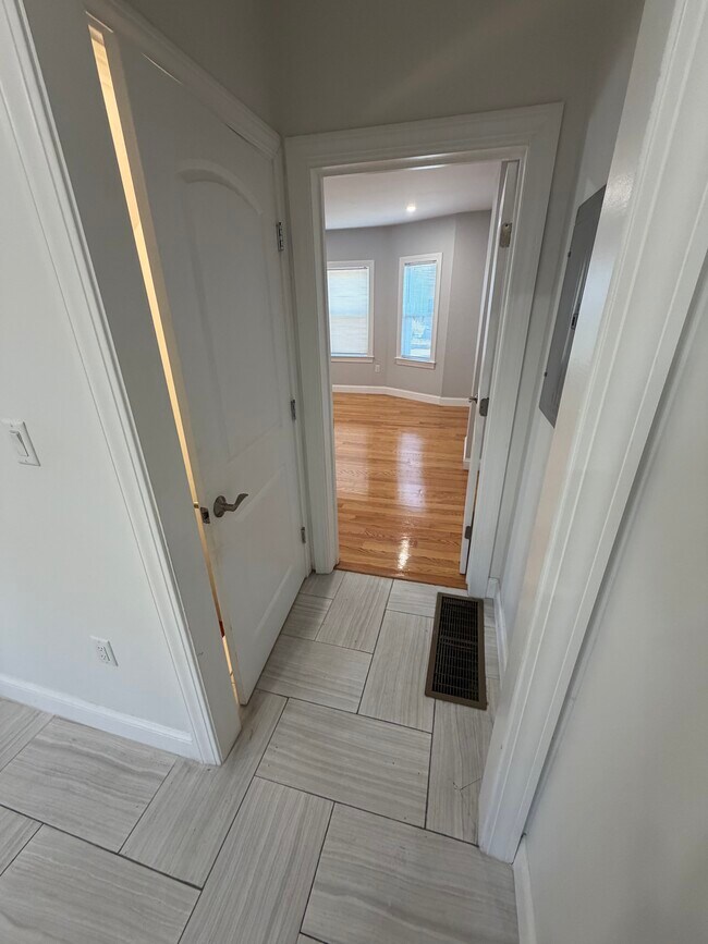 31 Middle St unit A, Newton, MA 02458 - photo 5