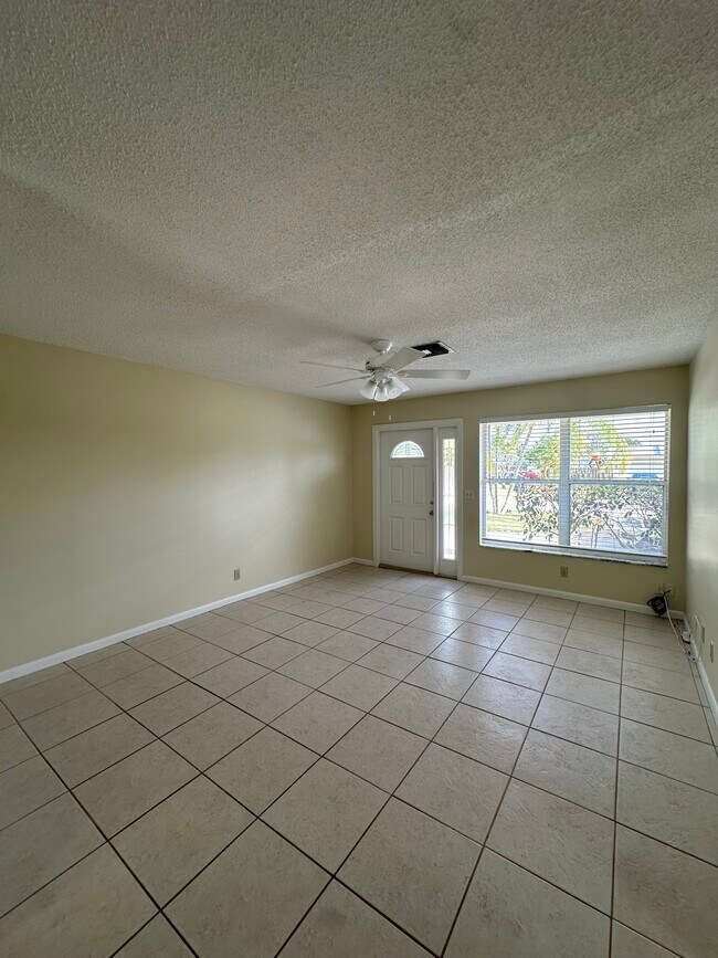 8912 SE Parkway Dr, Hobe Sound, FL 33455 - photo 6