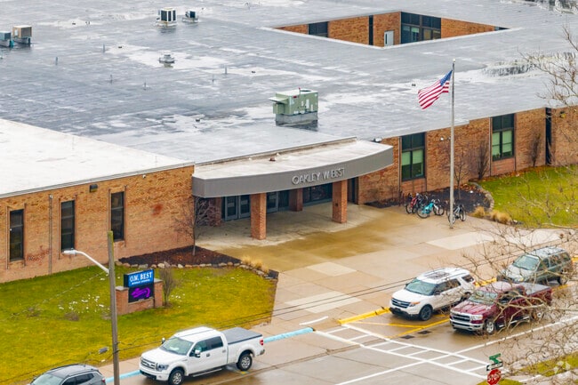 Main entrance to Oakley W. Best Middle School.