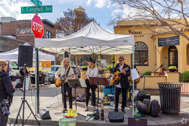 Enjoy live music on every Sunday in Downtown Campbell.