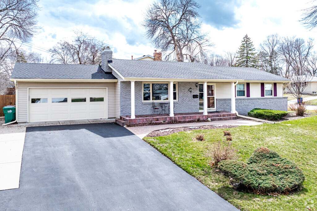 Ramblers are a common home style in the Winnetka Hills neighborhood..