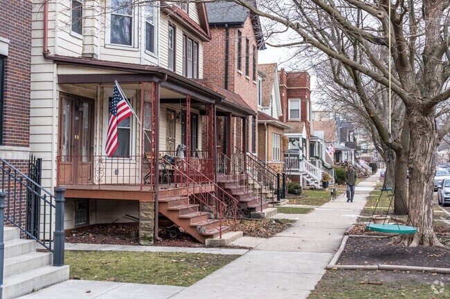 There are a mixture of brick and wood framed homes in the Horner Park neighborhood.