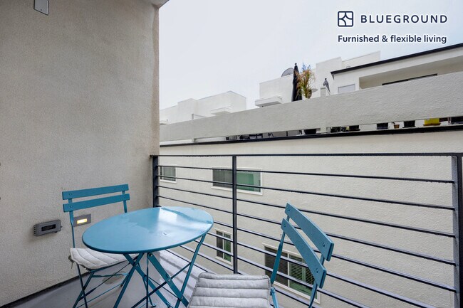 3667 Keystone Ave unit FL3-ID1189, Los Angeles, CA 90034 - photo 4