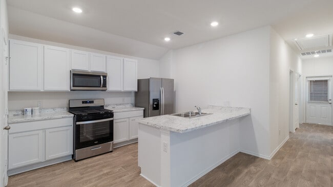 313 El Seibo Ln, Bastrop, TX 78602 - photo 6