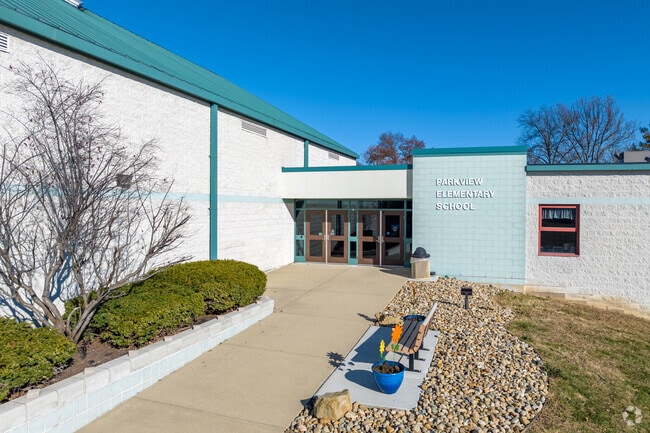 Parkview Elementary School is a highly rated public school in Columbia, Illinois.