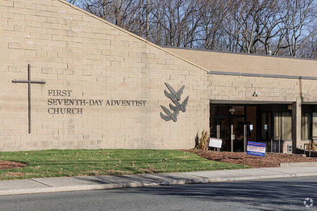 Wilbert F Mays Seventh-Day Adventist School in Teaneck, NJ has a student-teacher ratio of 6 to 1