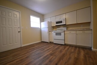 906 S Pike Ave Unit B, Bolivar, MO 65613