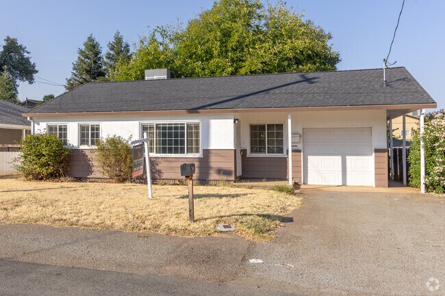 The midcentury homes in. South Bechelli have small front yards.