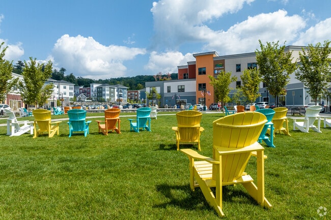 Quarry Walk is the destination in Oxford for shopping, dining, and recreation.