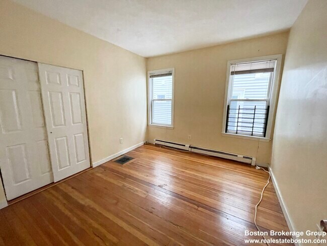 7 Iroquois St unit 1, Roxbury Crossing, MA 02120 - photo 6