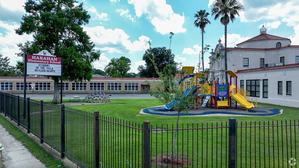 Harahan Middle School serves students in the Harahan neighborhood.