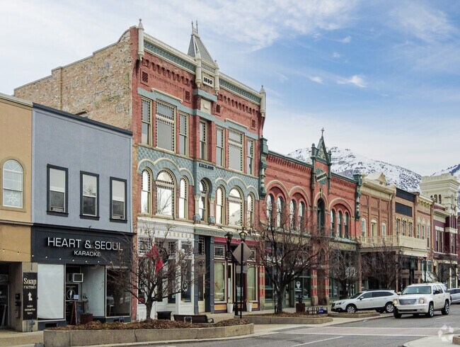 Downtown Provo, located just minutes from Little Rock Canyon, offers a vibrant mix of retail shops, local boutiques, and diverse dining options for convenient access to city amenities.
