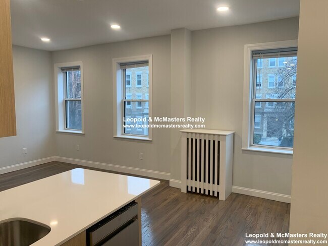 29 Queensberry St unit 10, Boston, MA 02215 - photo 7