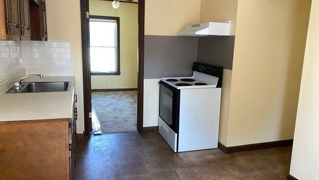 6 Hill Ave unit 2, Easthampton, MA 01027 - photo 2