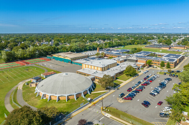 Picture of Lindenhurst Senior High School