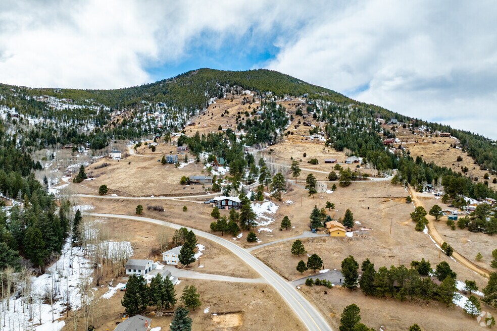 NH_FloydHill_560933_P2_V1_LM_02125