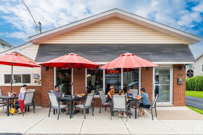 In Swoyersville, busy Lemon Drop Cafe has outdoor seating for guests.