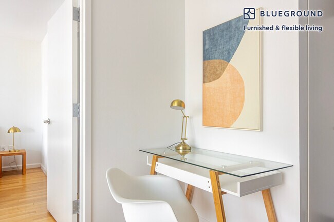 4-75-75 48th Ave unit FL3-ID1844, Queens, NY 11109 - photo 5