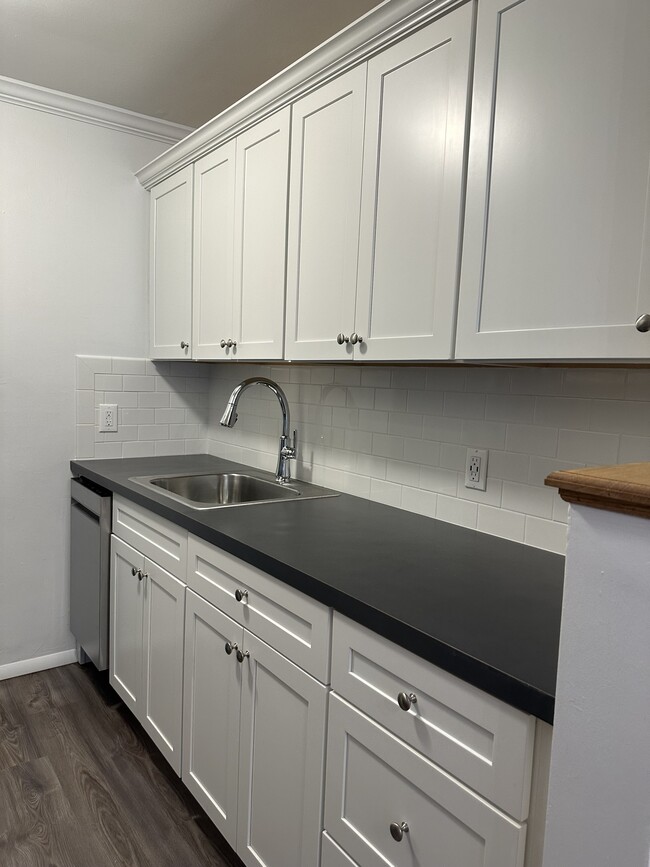 Kitchen - 2.5 Rm, 1 Bd, 1Ba