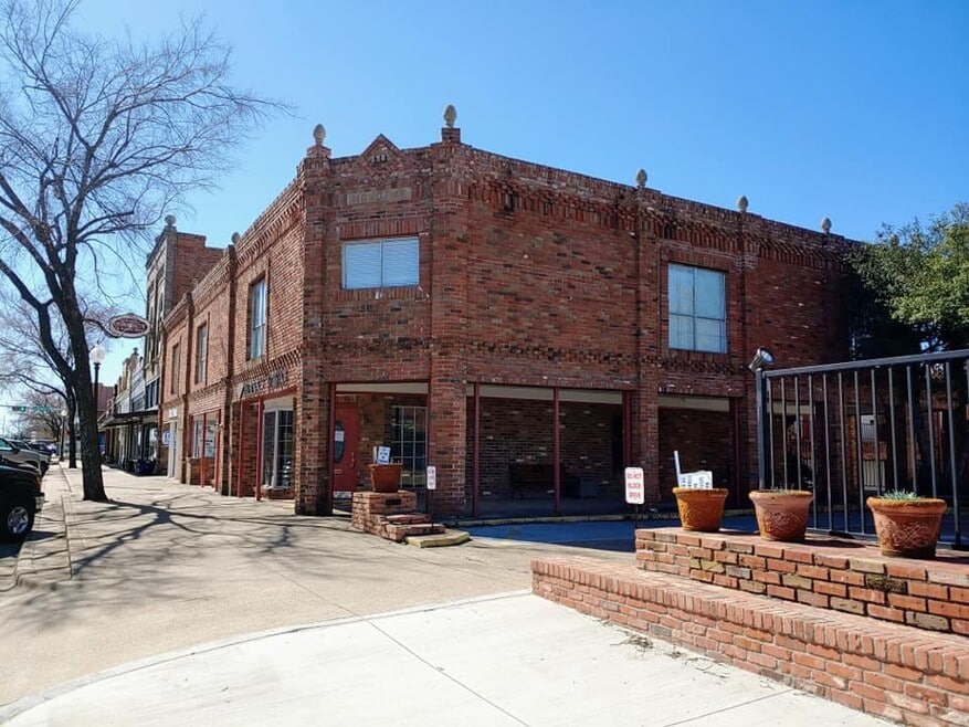 113 NW Main St, Ennis, TX 75119 - photo 1
