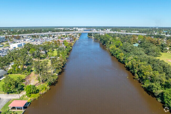Houma Heights is a small neighborhood on the east side of the city.
