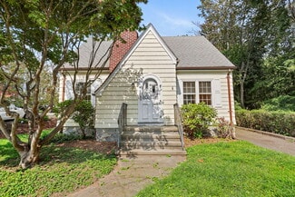20 Brewster St, Bridgeport, CT 06605