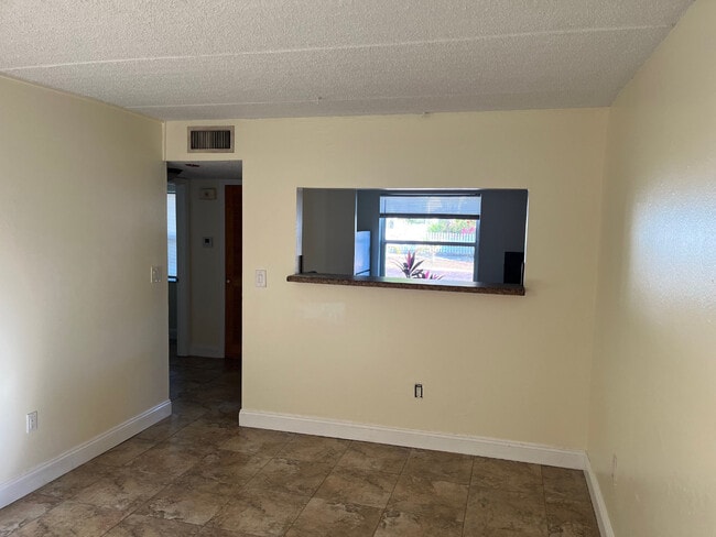 Baywalk Apartments, Saint Petersburg, FL 33701 - photo 3