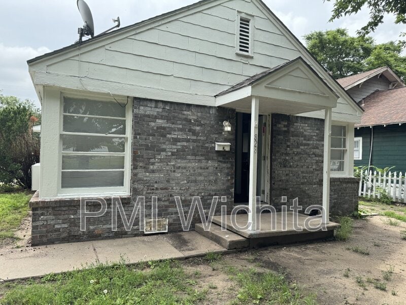 828 S Water St unit 1, Wichita, KS 67213 - photo 1
