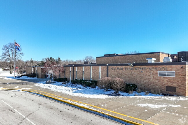 Pullman Elementary School has earned an overall grade of C+ from Niche.com.