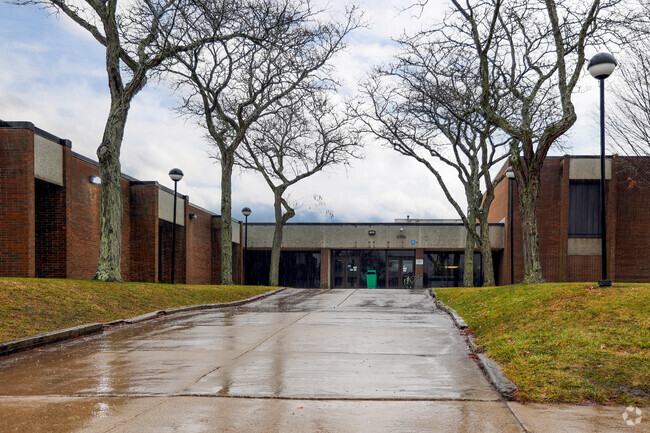 Heskett Middle School, Bedford