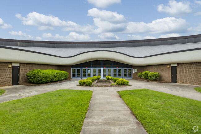 Freedom High School welcomes students and prepares them for life beyond High School.