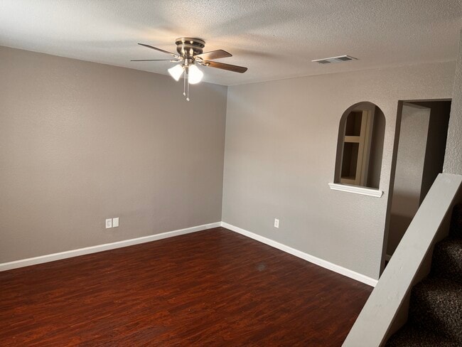 357 NW Newton Dr unit 14, Burleson, TX 76028 - photo 5