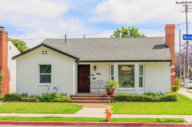 Modern ranch homes can be found on the quiet streets of Coolidge Triangle.