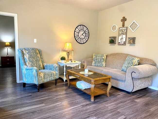 798 Madison St, Carthage, TX 75633 - photo 2