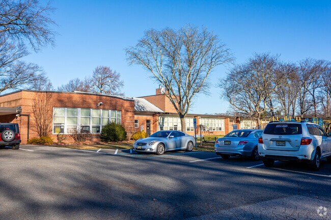 Brookside Place Elementary School serves the town of Cranford, NJ.