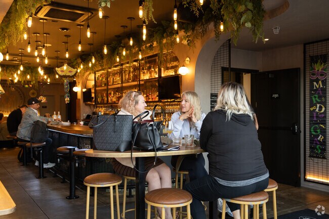 Frankie's restaurant in Oceanside has fun and inviting atmosphere near Loma Alta.