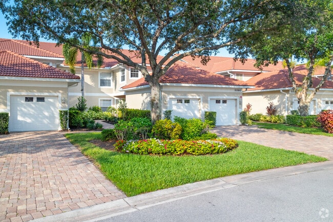 Coach Homes with single car garages are centrally located in the Carlton Lakes neighborhood.