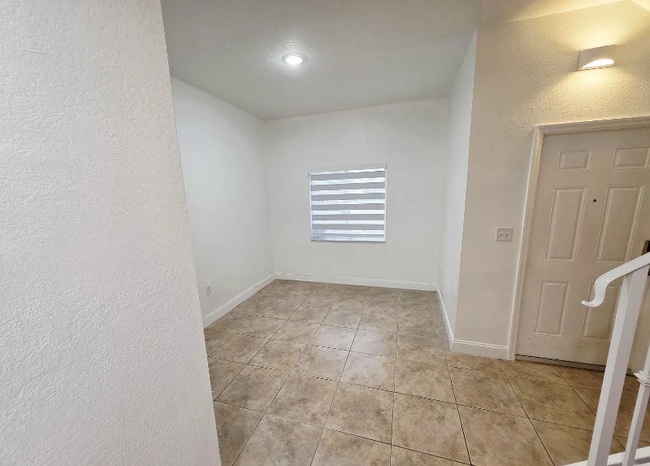 7422 NW 182nd St, Hialeah, FL 33015 - photo 5
