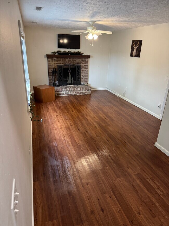 1812 Lakeview Dr, Newark, OH 43055 - photo 7