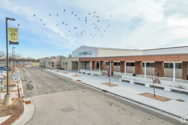 Como Park Senior High School has over 1,000 students in grades 9-12th.